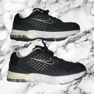 Women’s Nike Air Walking Shoes Black White Size 8